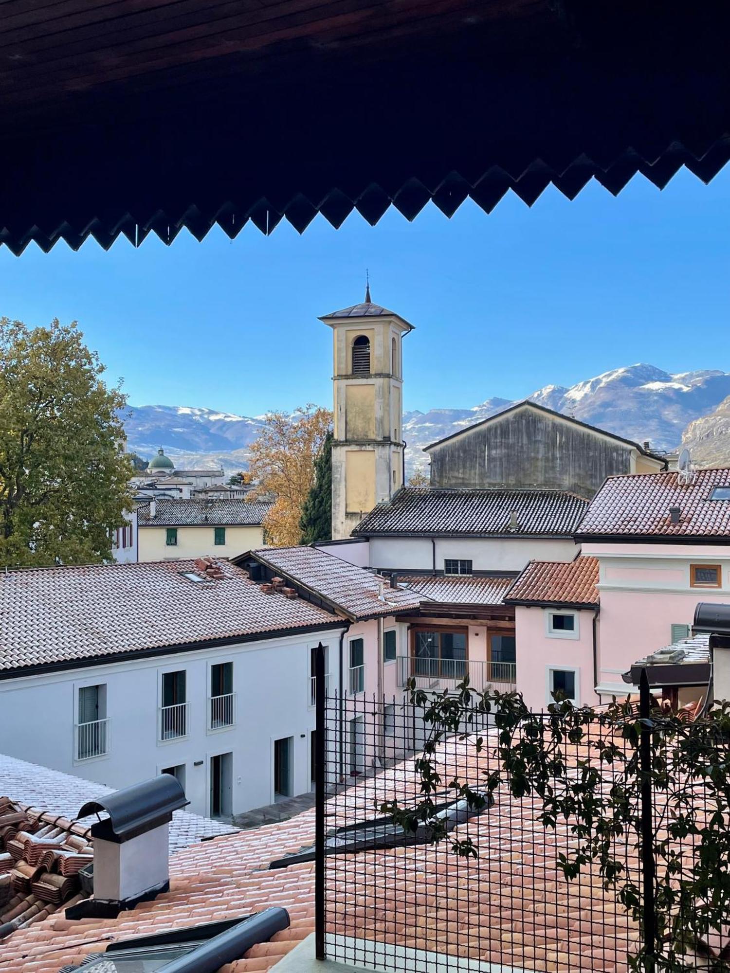 Appartamento Sui Tetti Del Centro Storico โรเวเรโต ภายนอก รูปภาพ